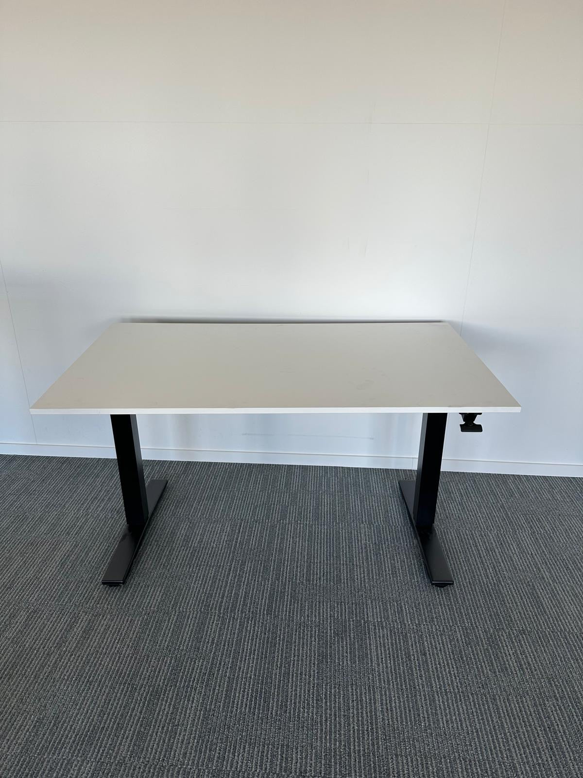 SOLDES : Bureau ECCO réglable en hauteur, blanc, 135 x 70 cm