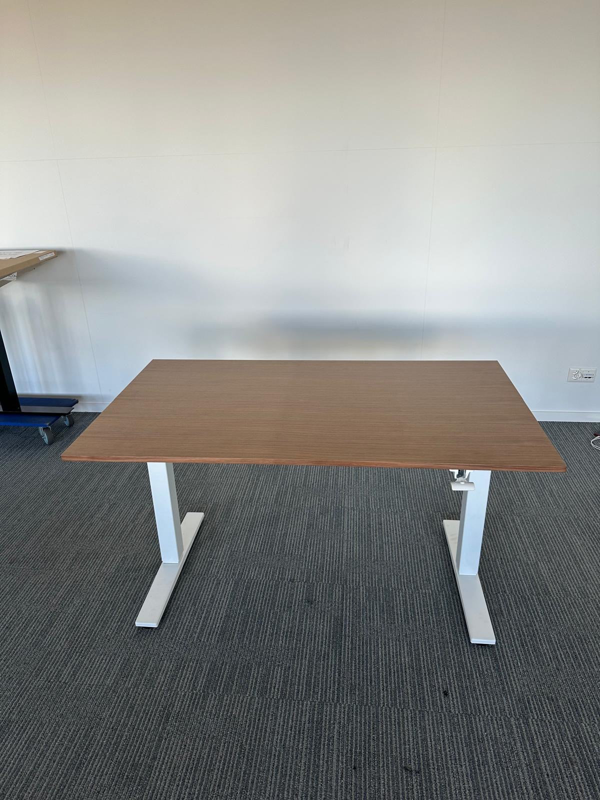 SOLDES : Bureau ECCO réglable en hauteur, blanc, 135 x 70 cm