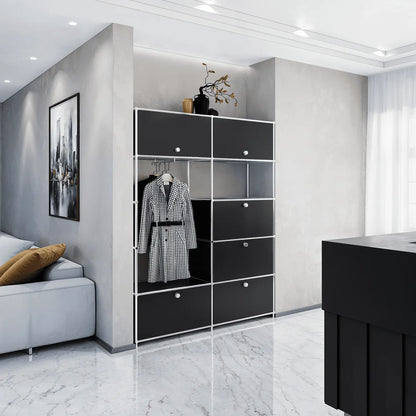 Garderobe in klassischem Schwarz