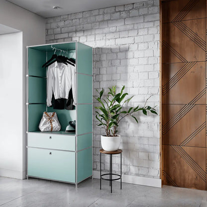 Garderobe in trendigem Mint