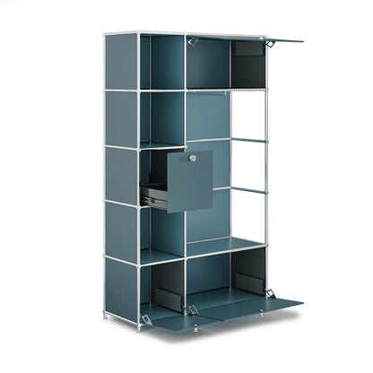 Garderobe in trendigem Petrol