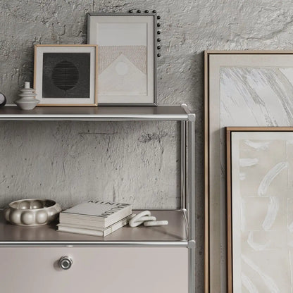 Regal in Taupe mit 2 Klappen