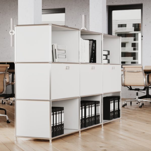 Shelf in white with 3 flaps